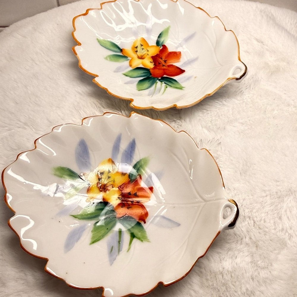 Made in Japan Hand-Painted White with Orange & Yellow Flowers set of 2